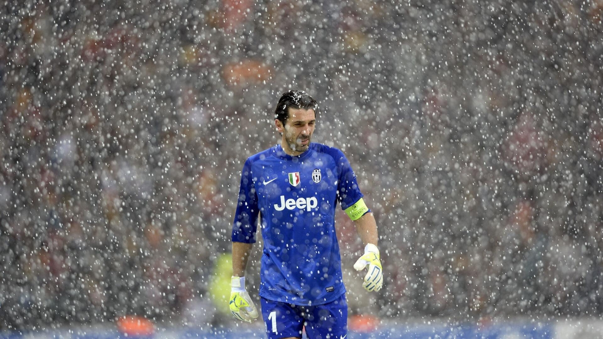 绿茵场上的反手霸王,当奥恰洛夫的精魂附体法国队