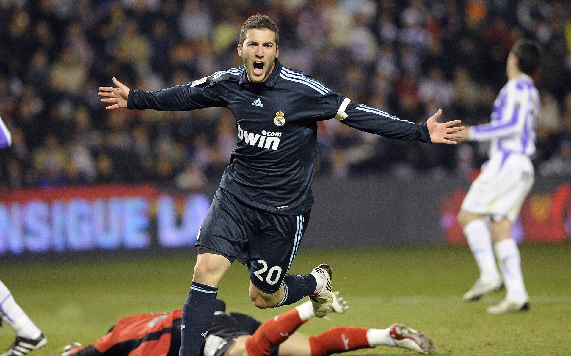 当绿色闪电撕裂紫金之城，德罗赞的跨洋绝杀